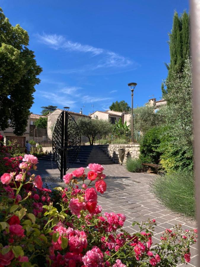 T2 Classe 2* Calme Au Coeur Du Village Provencale Greoux-les-Bains Bagian luar foto