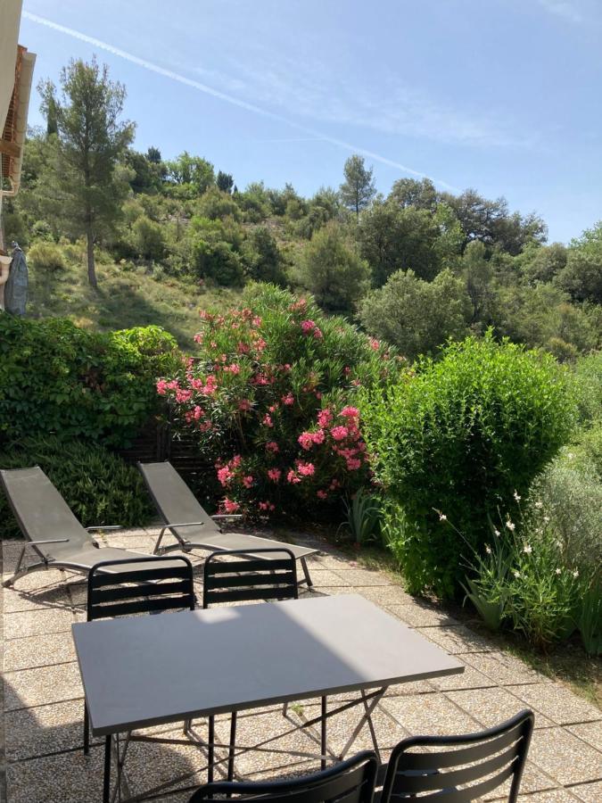 T2 Classe 2* Calme Au Coeur Du Village Provencale Greoux-les-Bains Bagian luar foto